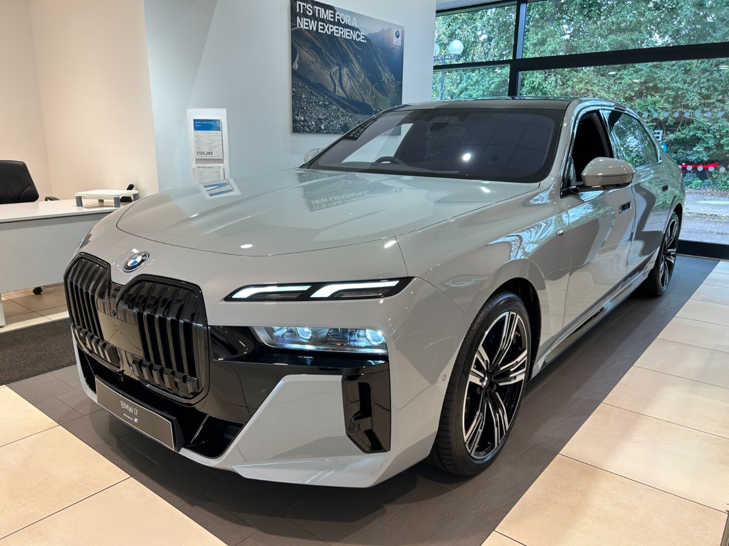 BMW i7